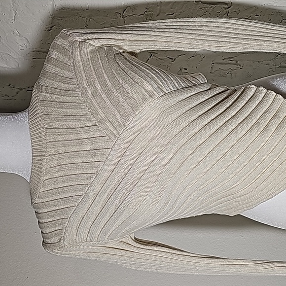 Le Lis Assymetrical Hem Sweater Top Ribbed Crop Round Neck Long Sleeve Cream XS - Picture 4 of 14